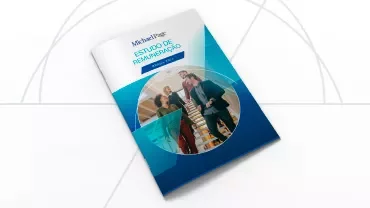 Capa de um estudo de remuneração com pessoas em trajes de negócios.